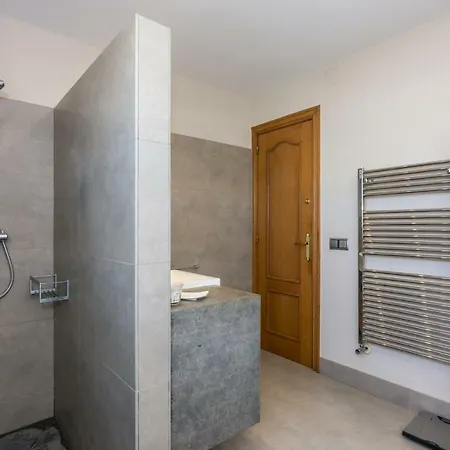 Homeholidaysrentals Essence * Pineda de Mar