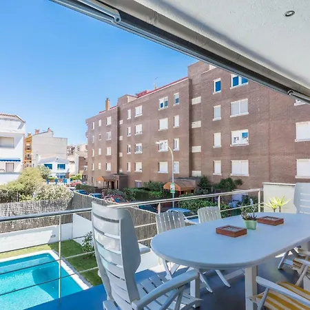 Homeholidaysrentals Essence * Pineda de Mar