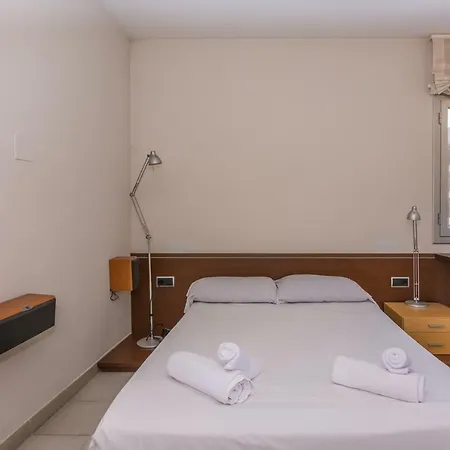 Homeholidaysrentals Essence * Pineda de Mar