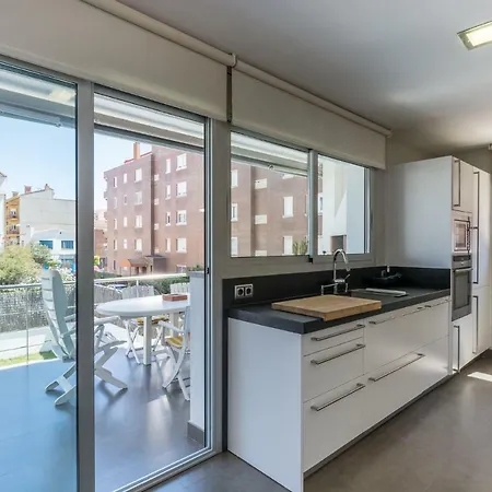Homeholidaysrentals Essence * Pineda de Mar