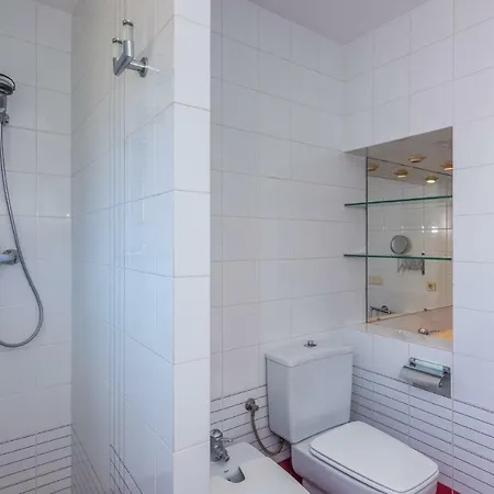 Homeholidaysrentals Essence * Pineda de Mar