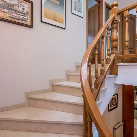 Homeholidaysrentals Essence Semesterbostad