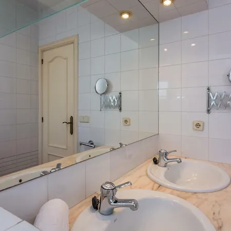 Homeholidaysrentals Essence Semesterbostad Pineda de Mar